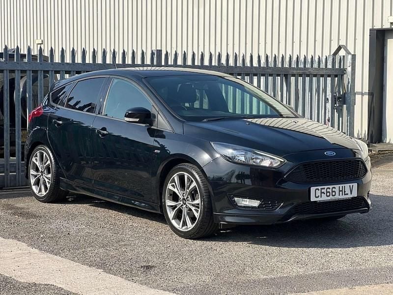 Used Ford Focus ST-Line 125 HP (91 kW) 2017 Black Hatchback
