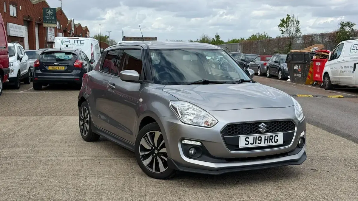 Usado Suzuki Swift 90 CV (66 kW) 2019 Plateado Utilitario