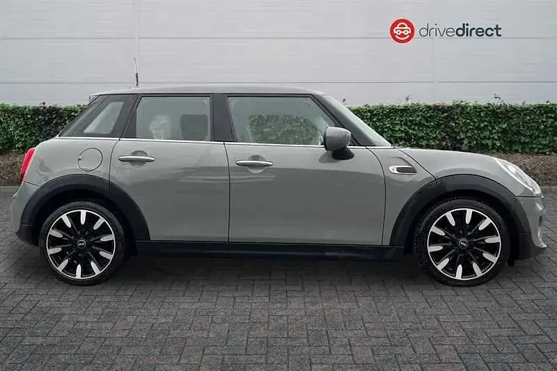 Usado Mini Cooper Exclusive 136 CV (100 kW) 2020 Gris Utilitario