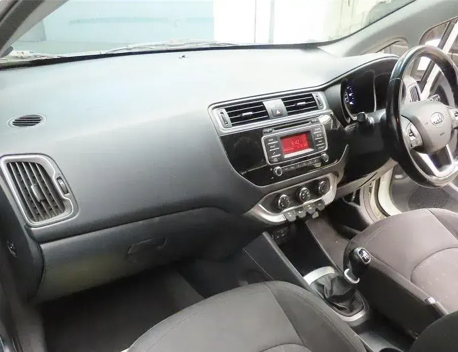 Used Kia Rio 2015 White Hatchback