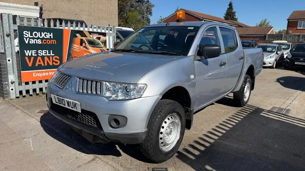 Second-hand Mitsubishi L200 134 CP (98 kW) 2010 Argintiu Pickup