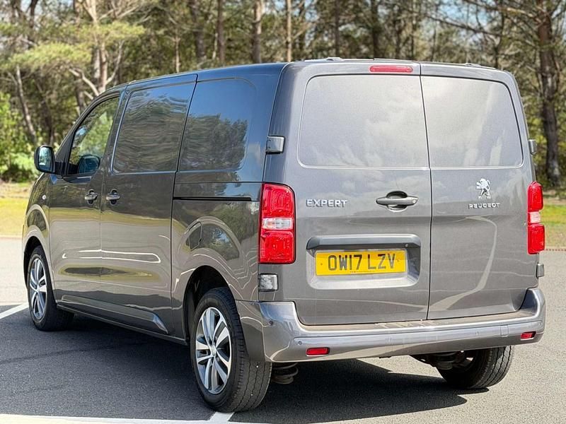 Gebraucht Peugeot Expert 120 PS (88 kW) 2017 Grau Van