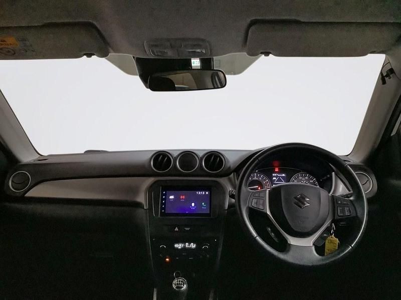 Second-hand Suzuki Vitara SZ-T 129 CP (94 kW) 2022 Alb SUV