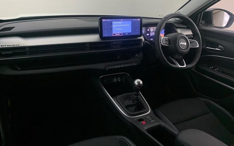 Begagnad Jeep Avenger Summit 101 HK (74 kW) 2025 Svart SUV