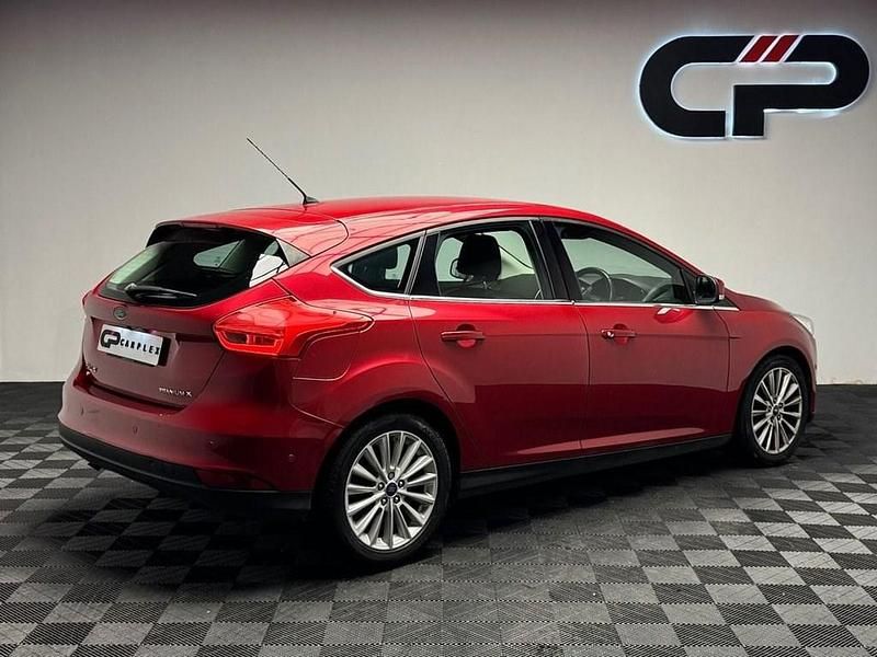 Used Ford Focus Titanium X 120 HP (88 kW) 2015 Red Hatchback