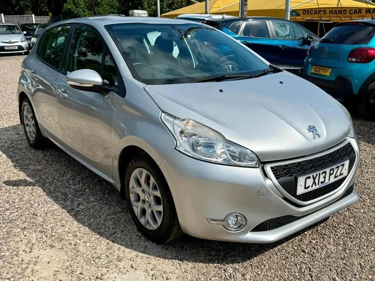 Usado Peugeot 208 Access 82 HP (60 kW) 2013 Prateado Citadino