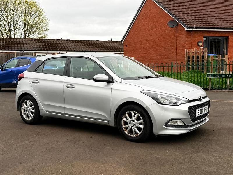 Używany Hyundai i20 SE 84 KM (61 kW) 2018 Srebrny Hatchback