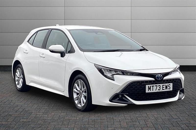 Used Toyota Corolla 140 HP (102 kW) 2023 White Hatchback
