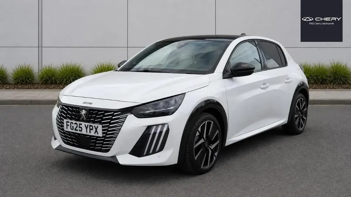 Used Peugeot 208 GT 99 HP (72 kW) 2025 White Hatchback