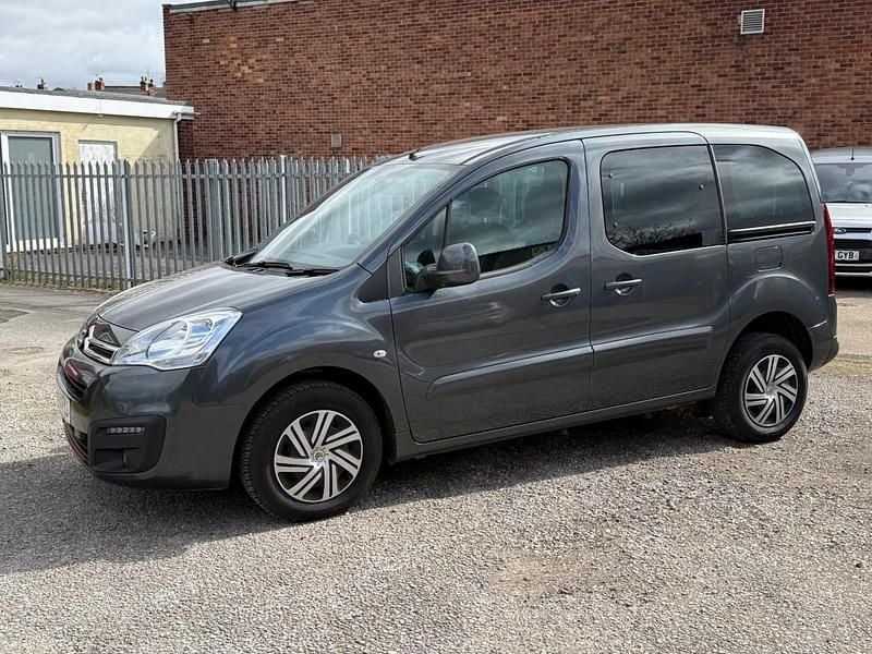 Used Citroën Berlingo Feel 100 HP (73 kW) 2018 Grey MPV