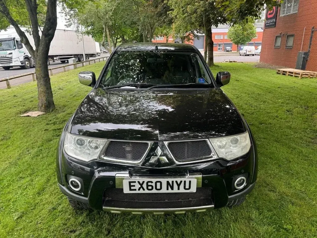 Used Mitsubishi L200 176 HP (129 kW) 2010 Black Pickup