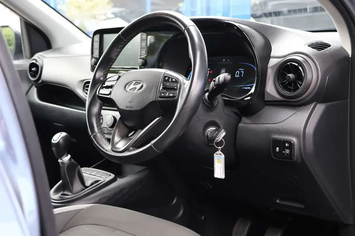 Used Hyundai i10 Advanced 67 HP (49 kW) 2024 Blue Hatchback