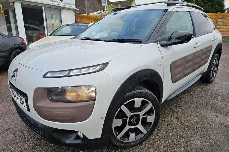 White Used 2014 Citroën C4 Cactus Flair Hatchback | £3,995 (Fair price) - Image 1/1