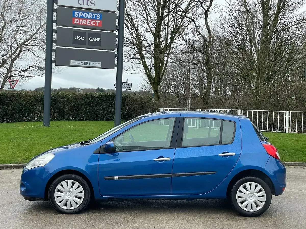 Used Renault Clio Expression 112 HP (82 kW) 2010 Blue Hatchback