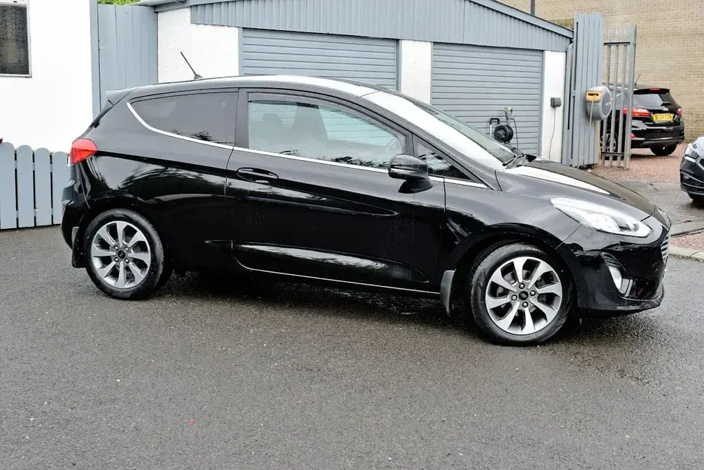 Used Ford Fiesta Zetec 100 HP (73 kW) 2018 Black Hatchback