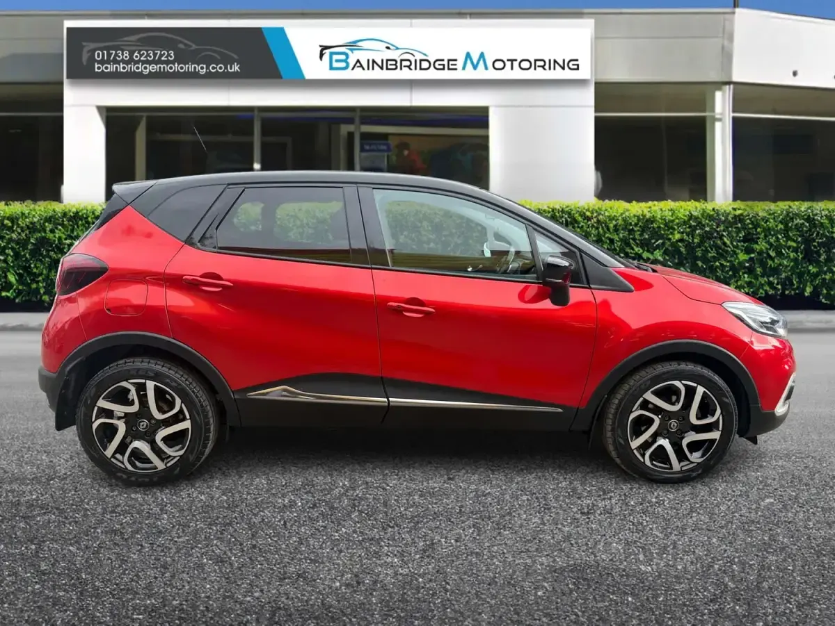 Used Renault Captur Dynamique 120 HP (88 kW) 2018 Red and black SUV