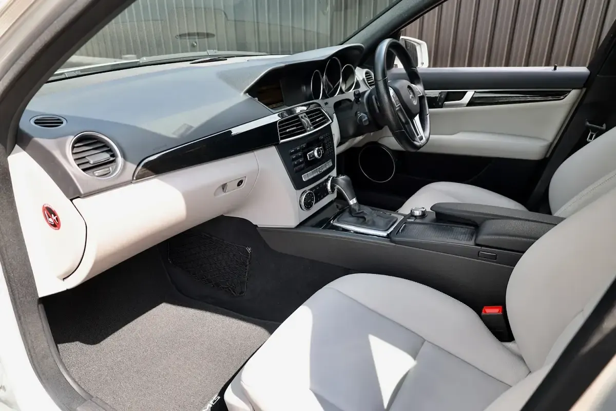 Used Mercedes C350 265 HP (194 kW) 2012 Silver Sedan