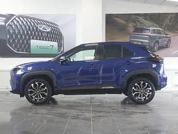 Used Toyota Yaris Hybrid Design 116 HP (85 kW) 2023 Blue Estate