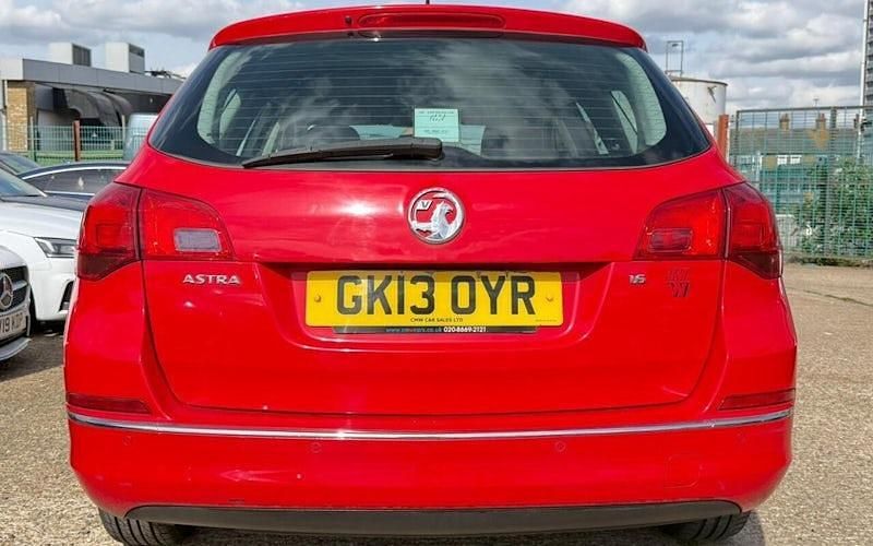 Used Vauxhall Astra 116 HP (85 kW) 2013 Red Estate