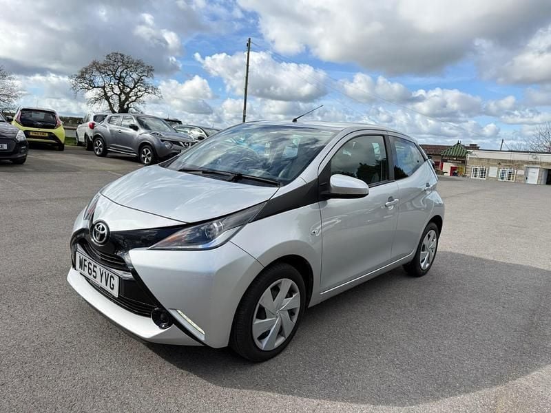Used Toyota Aygo X-play 69 HP (50 kW) 2015 Silver Hatchback