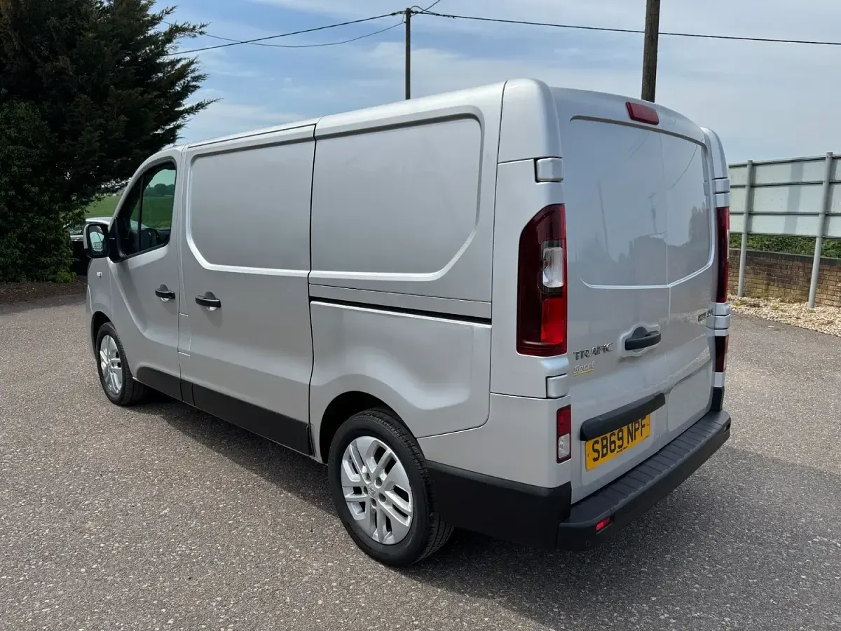 Used Renault Trafic 2019 Silver MPV