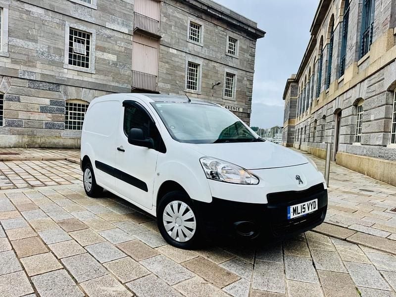 White Used 2015 Peugeot Partner MPV | £2,595 (Good price) - Image 1/4