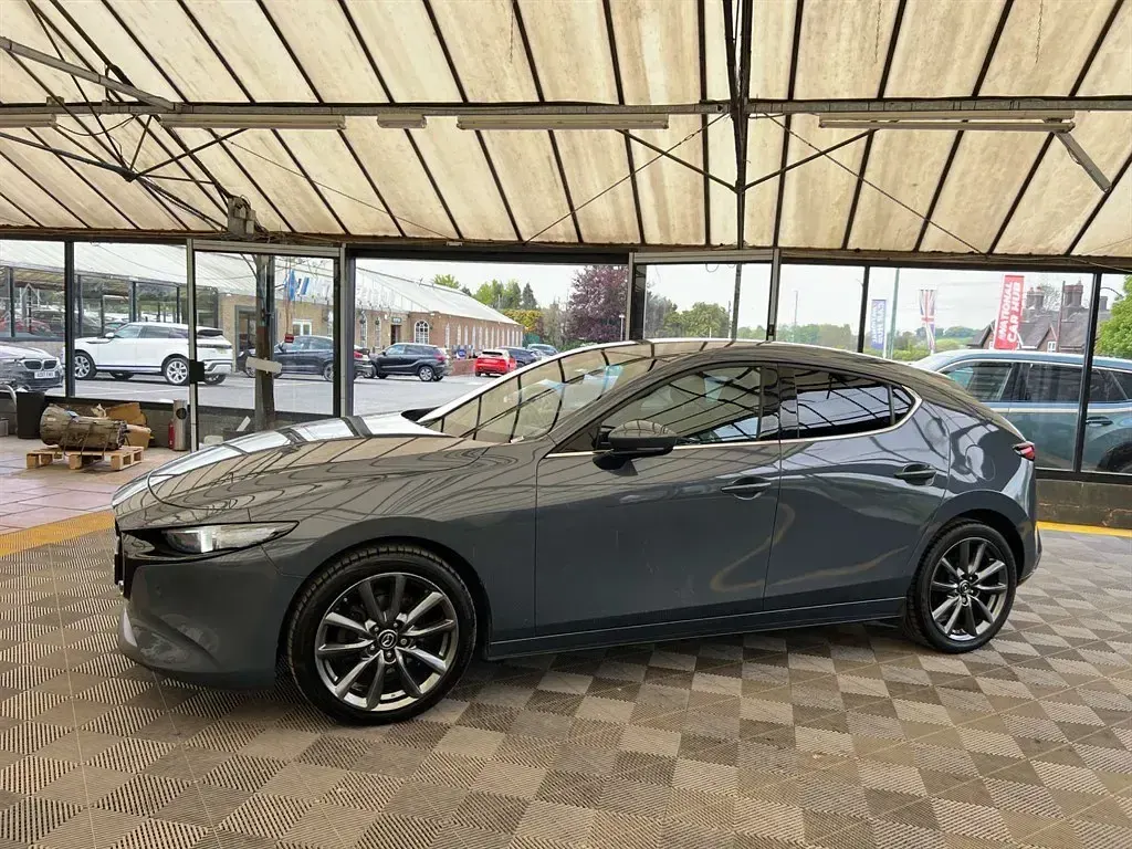 Begagnad Mazda 3 Inclusive 2021 Grå Halvkombi