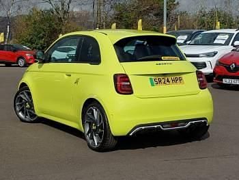 Begagnad Abarth 500e Turismo 114 kW (155 HK) 2024 Grön Halvkombi