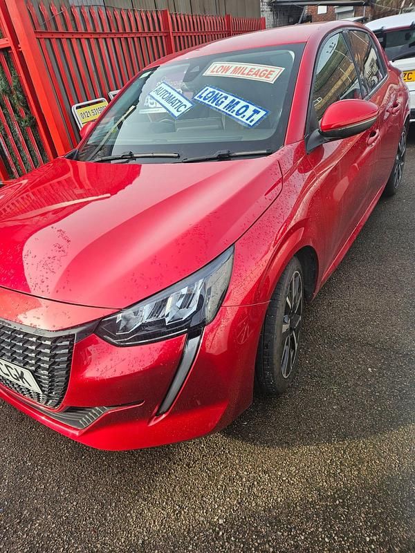 Used Peugeot 208 Allure Premium 75 HP (55 kW) 2020 Red Hatchback