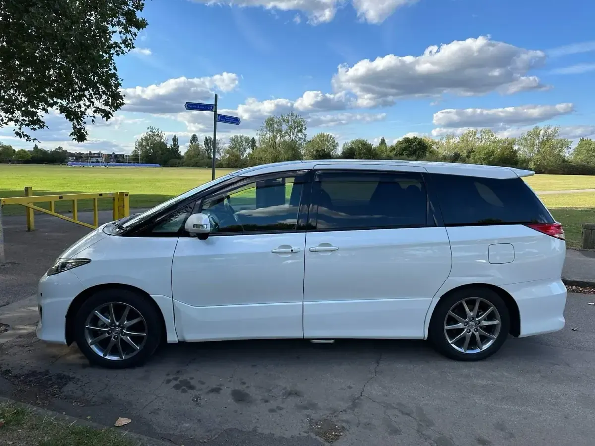 Begagnad Toyota Estima 2024 Vit Minibuss