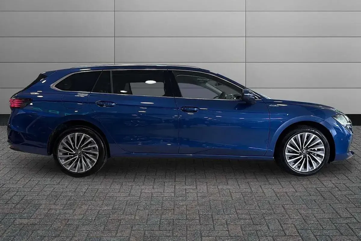 Nuevo Skoda Superb LAURIN & KLEMENT 204 CV (150 kW) 2026 Azul Familiar