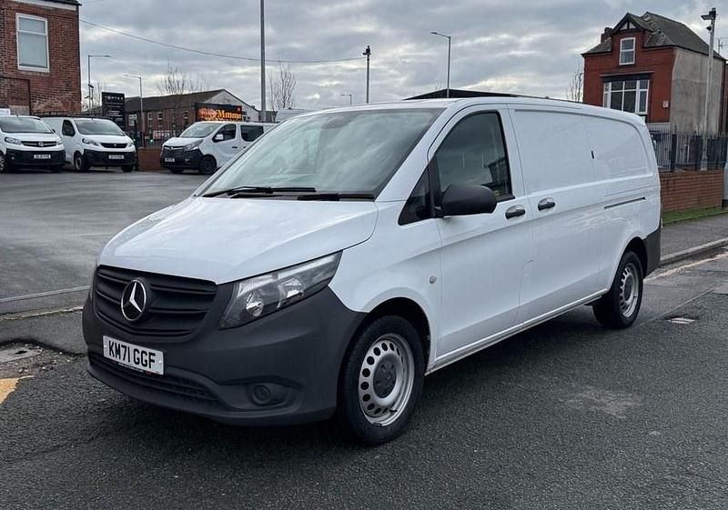 Used Mercedes Vito Progressive 160 HP (117 kW) 2021 White Van
