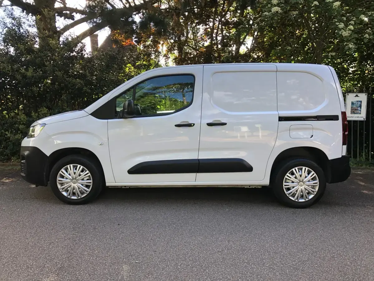 Used Citroën Berlingo 100 HP (73 kW) 2023 White MPV