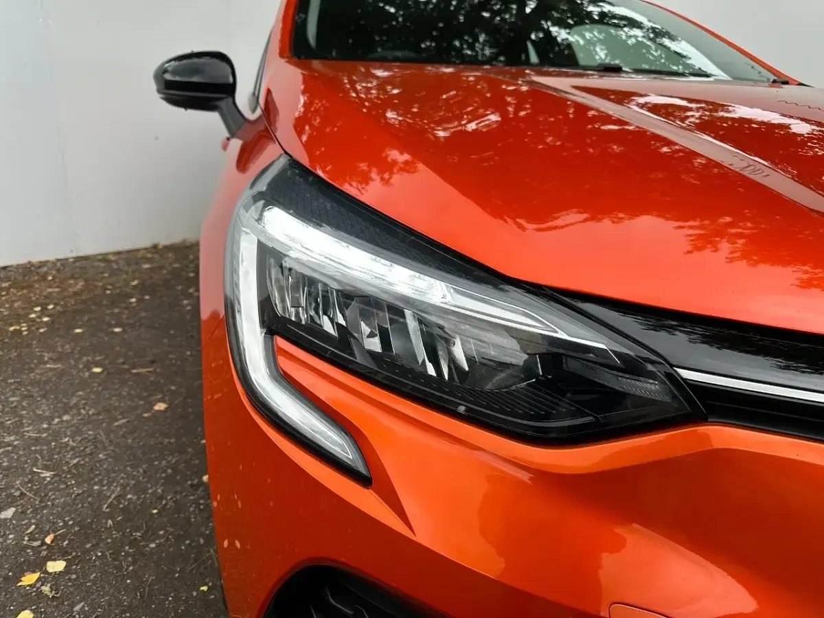 Used Renault Clio Evolution 2022 Orange Hatchback
