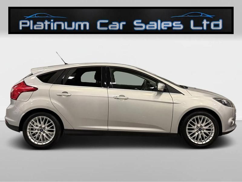Usado Ford Focus Zetec 2014 Prateado Citadino