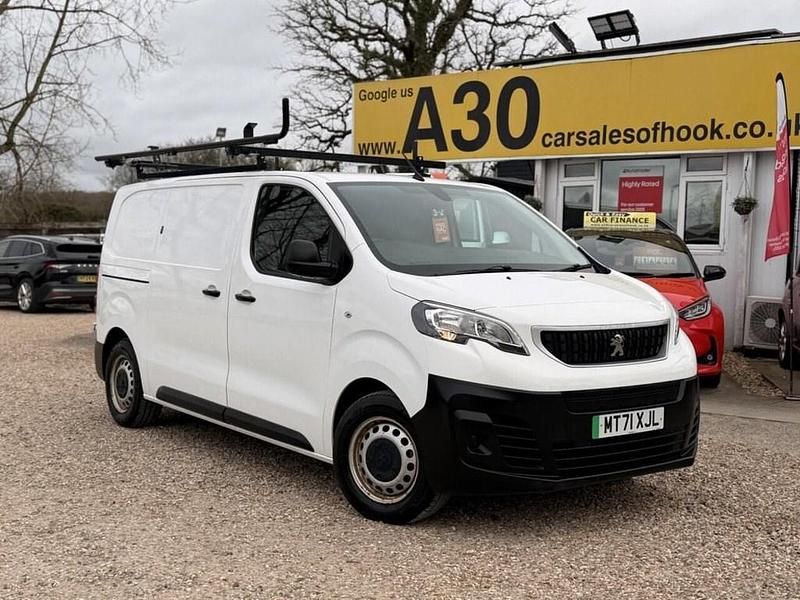 Used Peugeot e-Expert 100 kW (136 HP) 2021 White Van