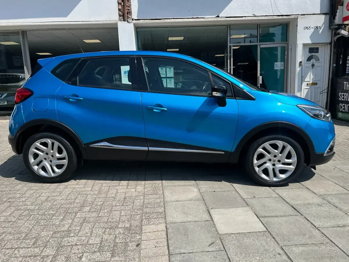 Used Renault Captur Dynamique 90 HP (66 kW) 2016 Blue SUV