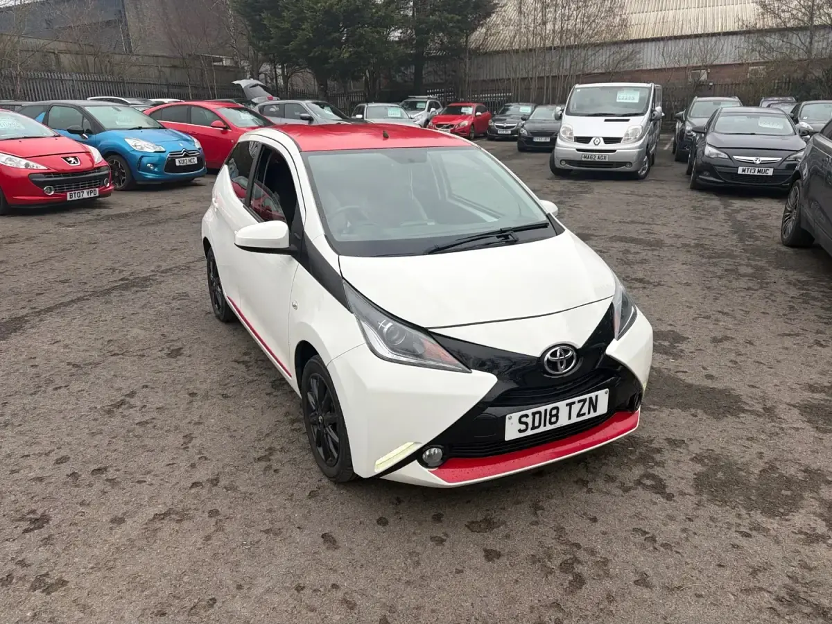 Second-hand Toyota Aygo x-press 2018 Alb Hatchback