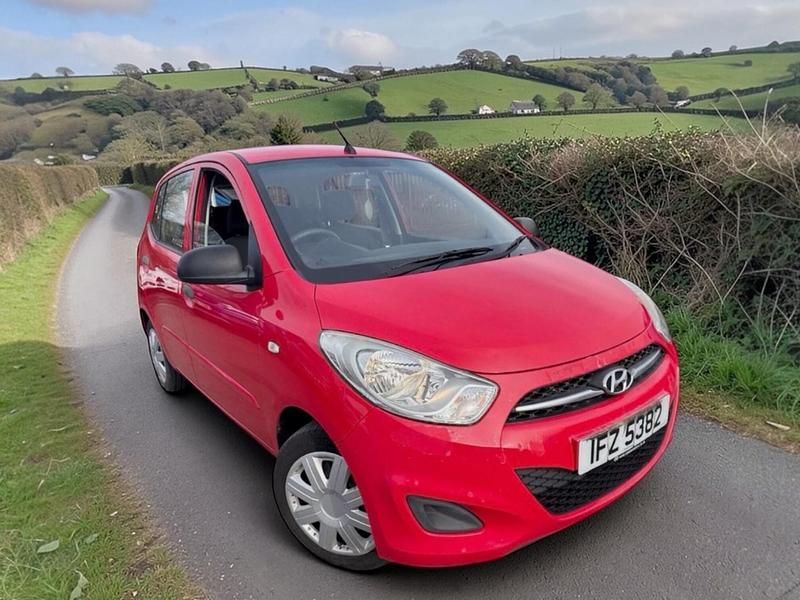 Used Hyundai i10 Classic 85 HP (62 kW) 2012 Red Hatchback