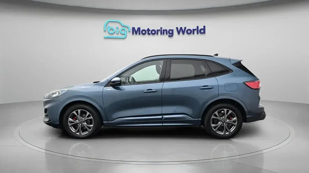 Usado Ford Kuga ST-Line 150 CV (110 kW) 2023 Azul SUV