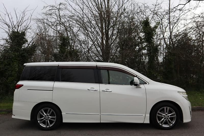 Used Nissan Elgrand Premium Edition 2011 White MPV