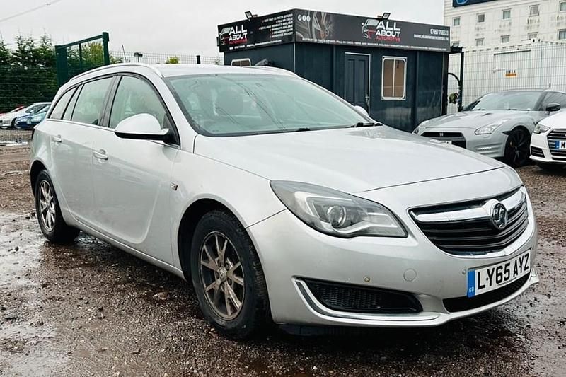 Silver Used 2015 Vauxhall Insignia Design Edition Estate | £2,950 (Good price) - Image 1/1