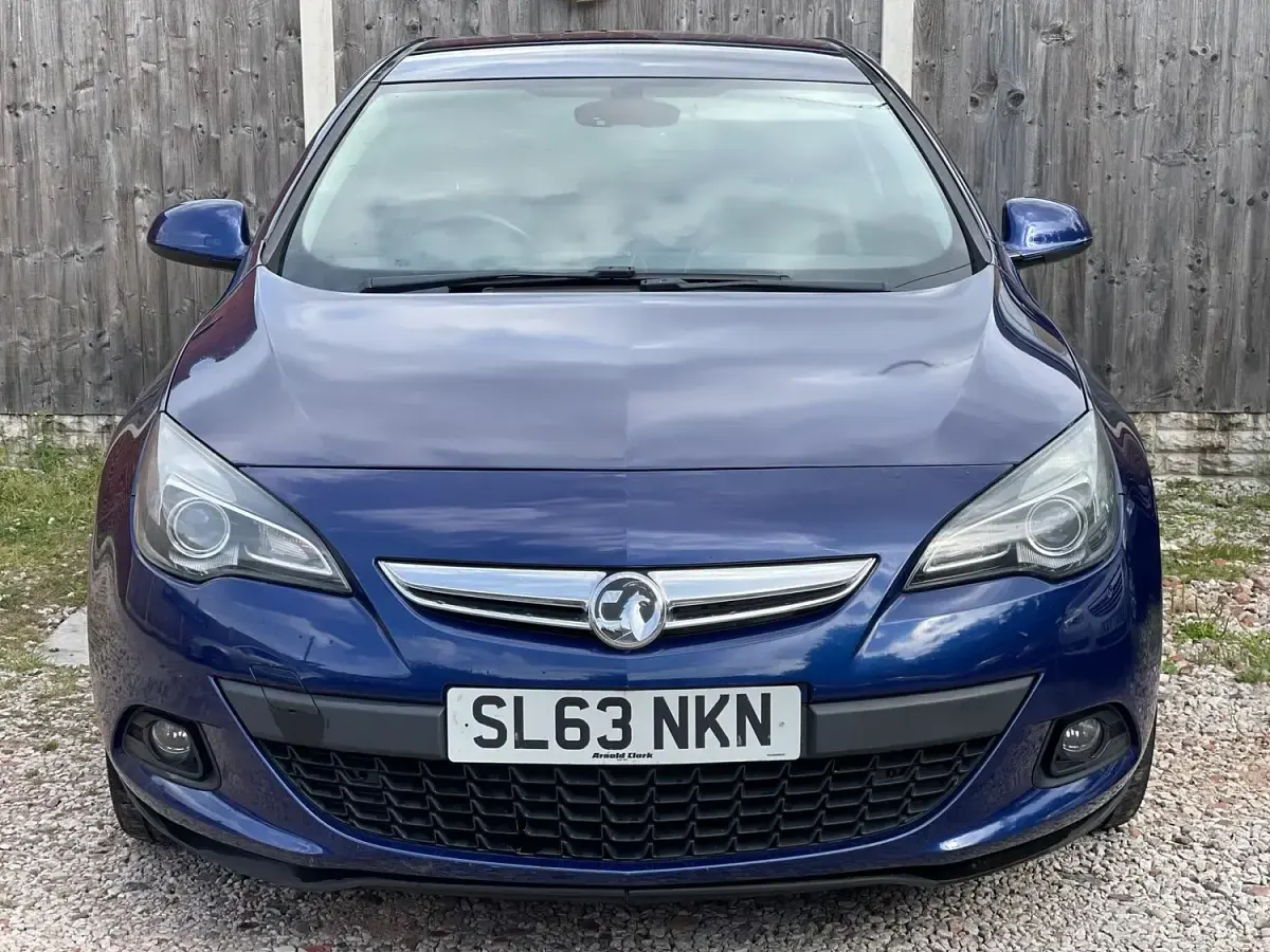 Used Vauxhall Astra GTC SRi 140 HP (102 kW) 2013 Blue Hatchback