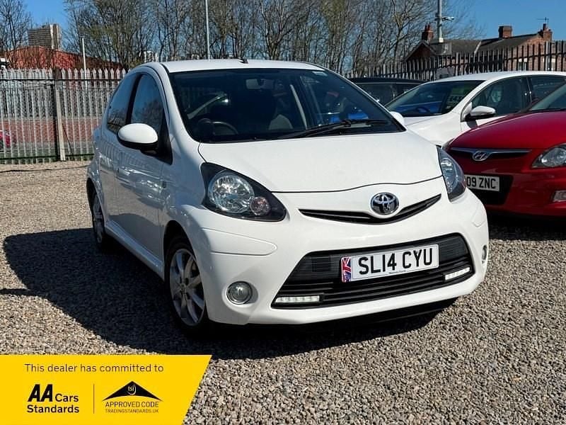 Used Toyota Aygo 68 HP (50 kW) 2014 White Hatchback