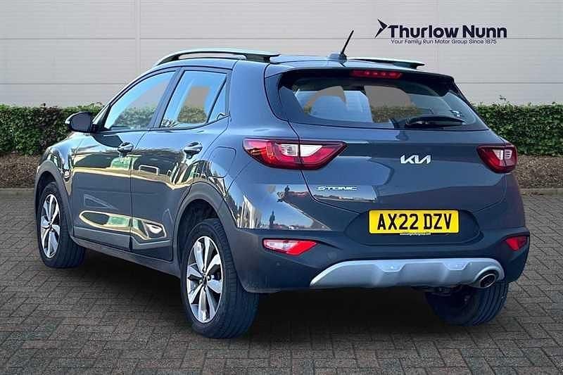 Usado Kia Stonic 99 HP (72 kW) 2022 Cinzento SUV