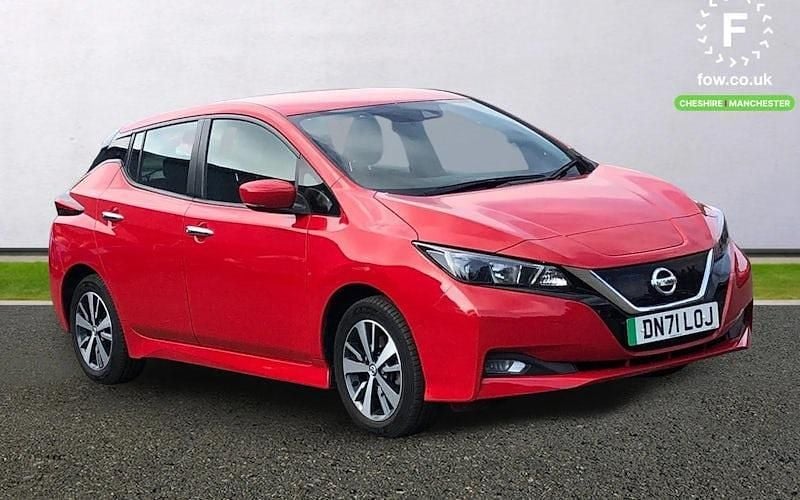Begagnad Nissan Leaf Acenta 110 kW (150 HK) 2021 Röd Halvkombi