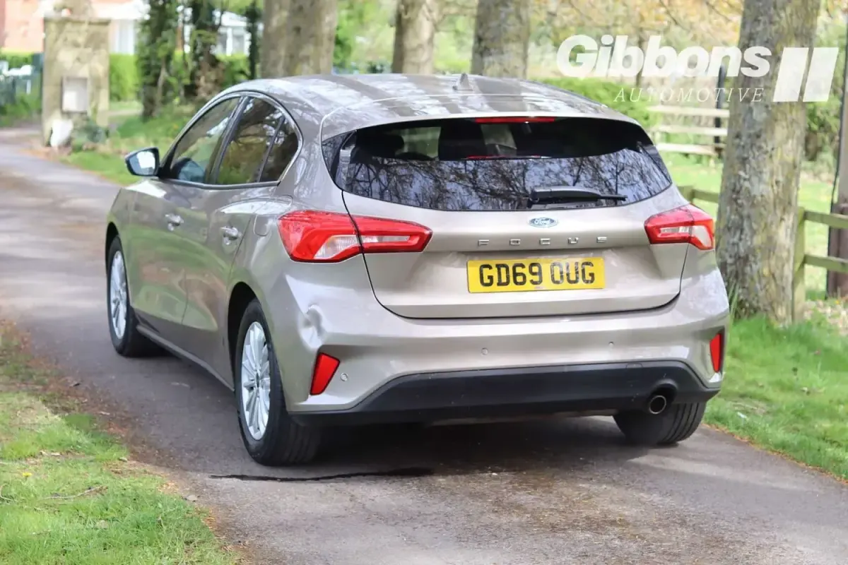 Usado Ford Focus Titanium 125 HP (91 kW) 2020 Prateado Citadino