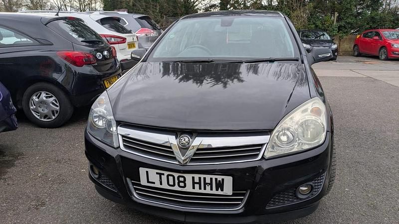 Second-hand Vauxhall Astra Design Edition 138 CP (101 kW) 2008 Negru Hatchback