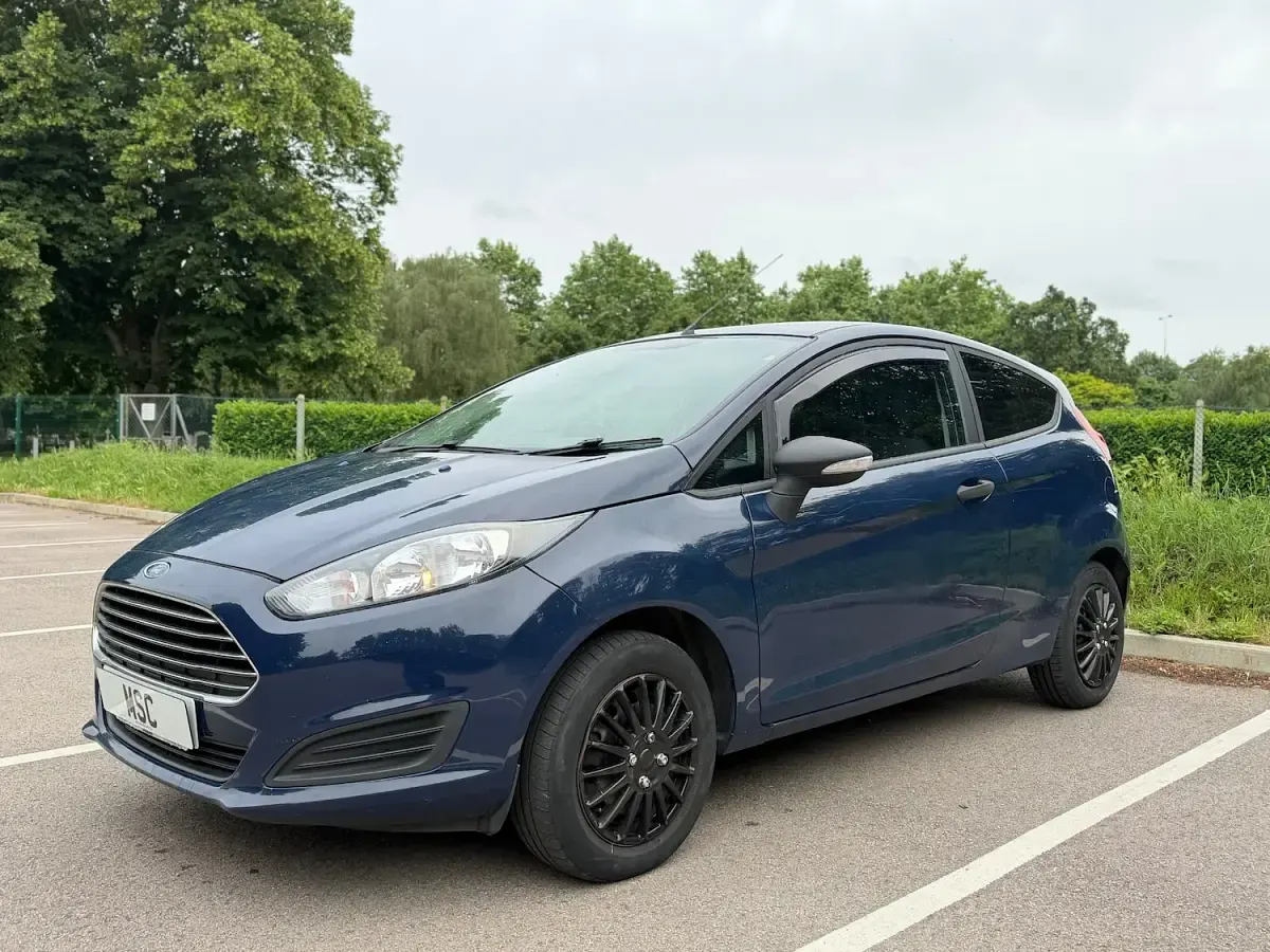Used Ford Fiesta Studio 82 HP (60 kW) 2015 Blue Hatchback