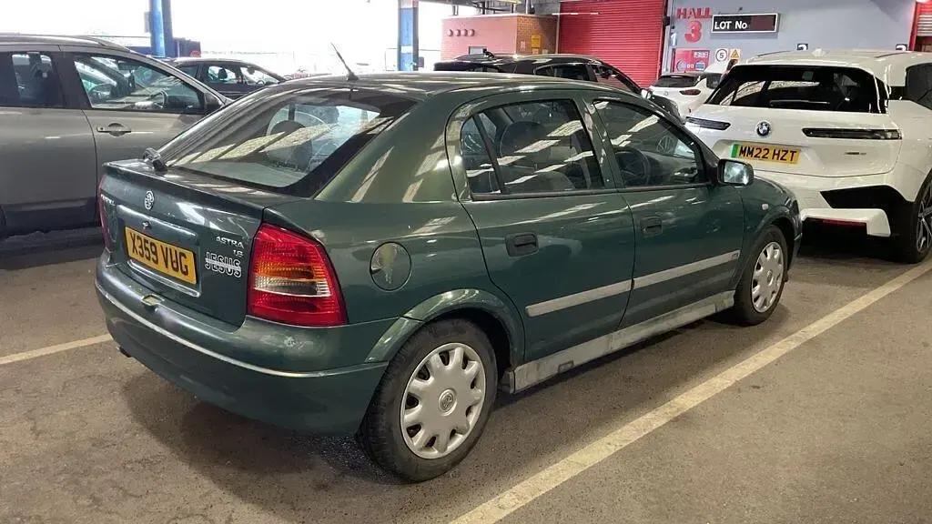 Second-hand Vauxhall Astra Club 2001 Verde Hatchback